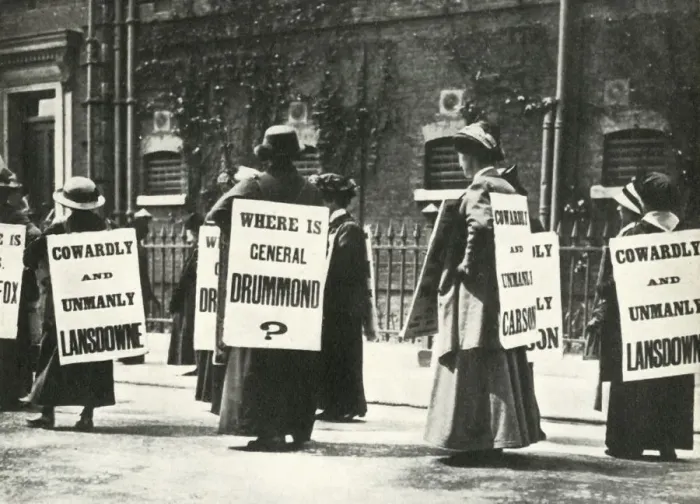 Framed Print : Suffragettes demonstrate outside a prison, London, 1914, (1947). Creator: Unknown Framed Print : Suffragettes demonstrate outside a prison, London, 1914, (1947). Creator: Unknown