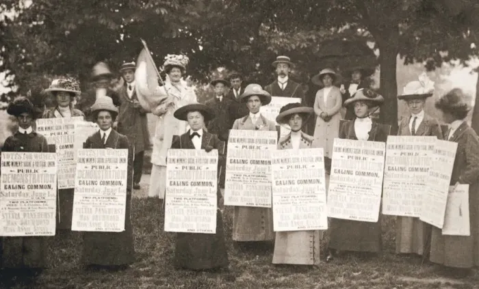 Framed Print : The suffragettes of Ealing, London, 1912 Framed Print : The suffragettes of Ealing, London, 1912