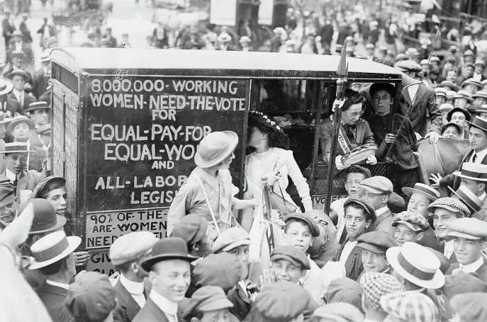 Framed Print : Suffragettes on way to Boston, between c1910 and c1915. Creator: Bain News Service Framed Print : Suffragettes on way to Boston, between c1910 and c1915. Creator: Bain News Service