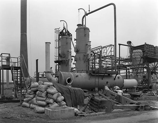 Sulphur recovery plant under construction at the Coleshill Gas Works, Warwickshire, 1962