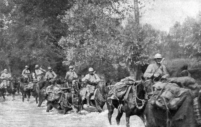 Framed Print : Sur L'Aisne; La poursuite de l'ennemi; passage d'un gue de l'Aisne par une equipe de... 1918. Creator: Unknown Framed Print : Sur L'Aisne; La poursuite de l'ennemi; passage d'un gue de l'Aisne par une equipe de... 1918. Creator: Unknown