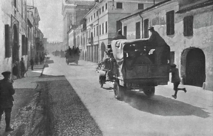Framed Print : Sur le front Italien; L'Offensive Autrichienne dans le Trentin. Zone de guerre 10 juin 1916. Creator: Unknown Framed Print : Sur le front Italien; L'Offensive Autrichienne dans le Trentin. Zone de guerre 10 juin 1916. Creator: Unknown