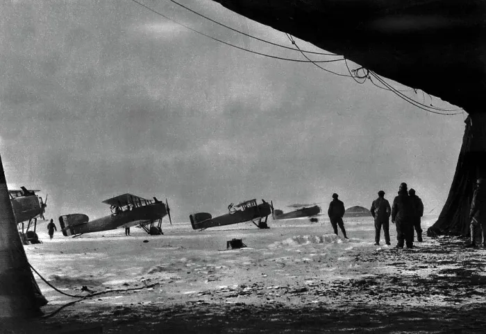 Framed Print : Sur le Terrain d'une Escadrille en Hiver; depart d'avions Breguet pour une reconnaissance... 1916 Creator: Unknown Framed Print : Sur le Terrain d'une Escadrille en Hiver; depart d'avions Breguet pour une reconnaissance... 1916 Creator: Unknown
