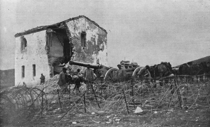 Framed Print : Sur les champs de bataille Macedoniens de Gornitchevo et du Kaimaktchalan; La premiere... 1916. Creator: Unknown Framed Print : Sur les champs de bataille Macedoniens de Gornitchevo et du Kaimaktchalan; La premiere... 1916. Creator: Unknown