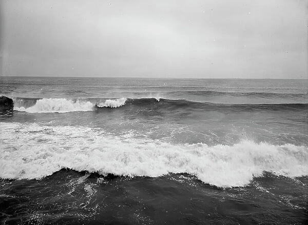 Surf, between 1900 and 1905. Creator: Unknown