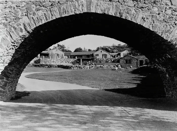 Framed Print : Surprise Valley Farm, Arthur Curtiss James property, Beacon Hill Road, Newport, Rhode Island, 1917 Creator: Frances Benjamin Johnston. Surprise Valley Farm, Arthur Curtiss James property, Beacon Hill Road, Newport, Rhode Island Framed Print : Surprise Valley Farm, Arthur Curtiss James property, Beacon Hill Road, Newport, Rhode Island, 1917 Creator: Frances Benjamin Johnston. Surprise Valley Farm, Arthur Curtiss James property, Beacon Hill Road, Newport, Rhode Island