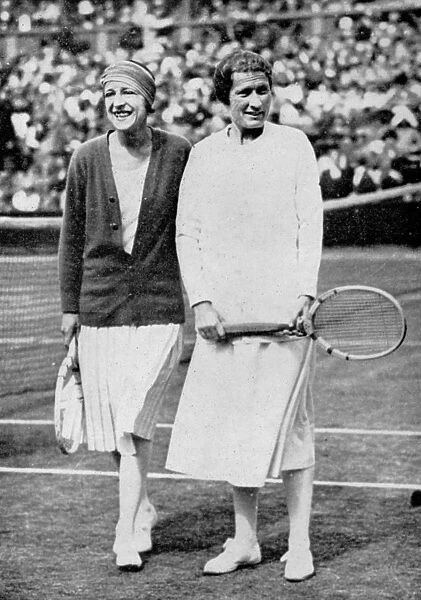 Suzanne Lenglen (left) and Elizabeth Ryan before their last singles match at Wimbledon, 1925