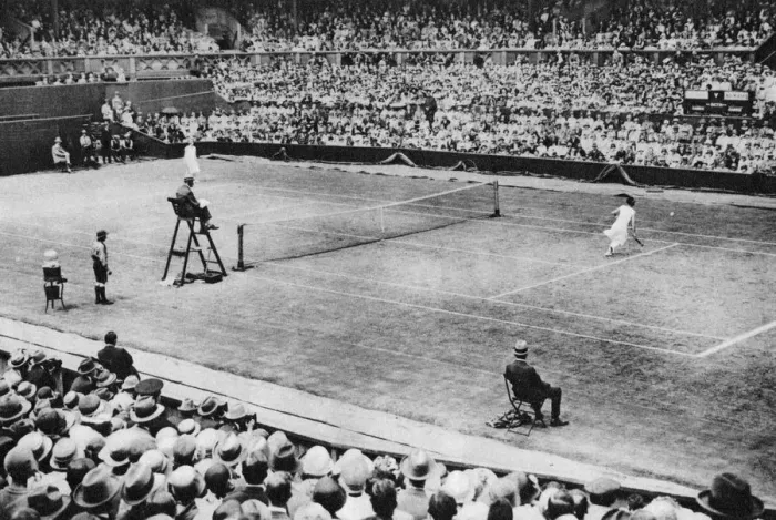 Framed Print : Suzanne Lenglen playing Miss McKane, Wimbledon, London, 1926-1927 Framed Print : Suzanne Lenglen playing Miss McKane, Wimbledon, London, 1926-1927