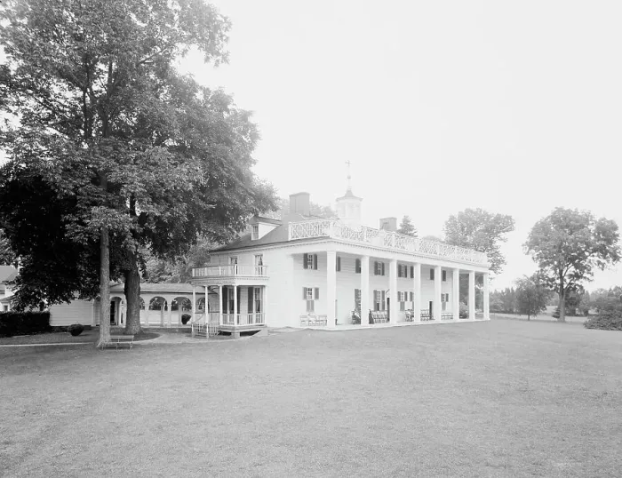 Framed Print : S.W. [i.e. Southwest] view of the mansion at Mt. Vernon, c.between 1910 and 1920. Creator: Unknown