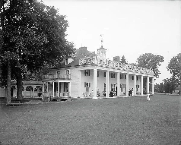 S.W. view of the mansion, Mt. Vernon, Va. between 1900 and 1915. Creator: Unknown