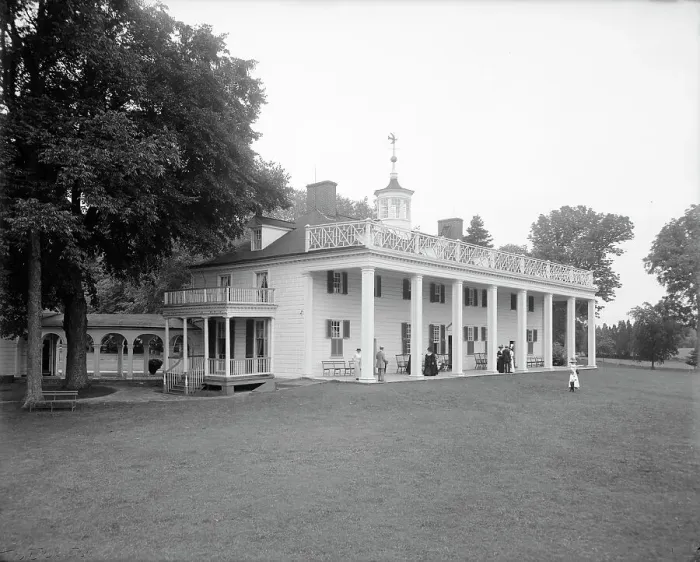 Framed Print : S.W. view of the mansion, Mt. Vernon, Va. between 1900 and 1915. Creator: Unknown Framed Print : S.W. view of the mansion, Mt. Vernon, Va. between 1900 and 1915. Creator: Unknown