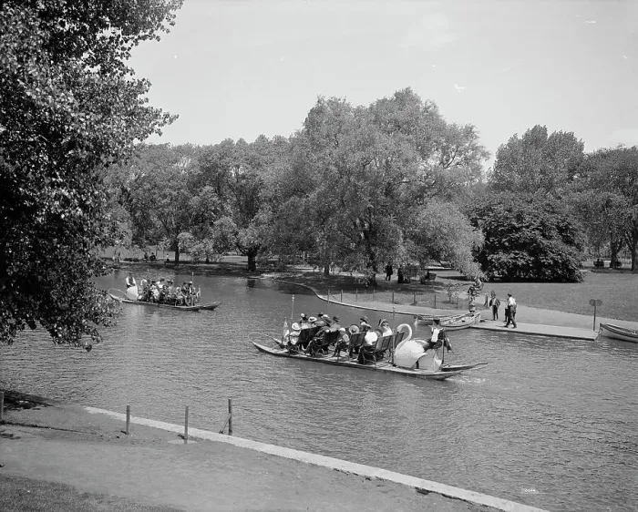 Framed Print : Swan boats, Public Gardens, Boston, Mass. between 1900 and 1906. Creator: Unknown Framed Print : Swan boats, Public Gardens, Boston, Mass. between 1900 and 1906. Creator: Unknown