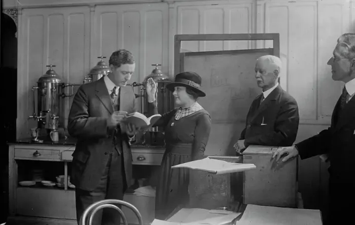 Framed Print : Swearing in a vote, Helen Moser, G.S. Mitchell, 1918. Creator: Bain News Service Framed Print : Swearing in a vote, Helen Moser, G.S. Mitchell, 1918. Creator: Bain News Service