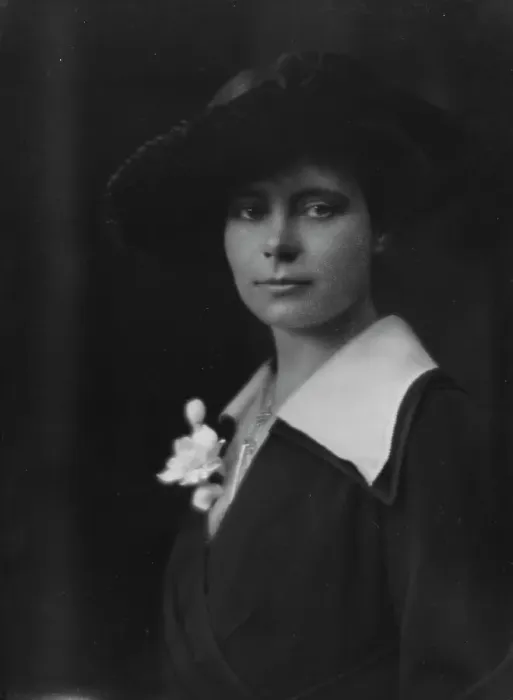 Framed Print : Sweeney, Miss, portrait photograph, 1916. Creator: Arnold Genthe Framed Print : Sweeney, Miss, portrait photograph, 1916. Creator: Arnold Genthe