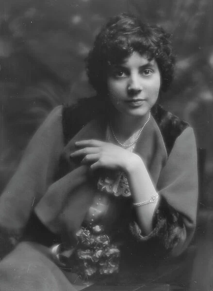 Swinburne, Ann, portrait photograph, 1912. Creator: Arnold Genthe