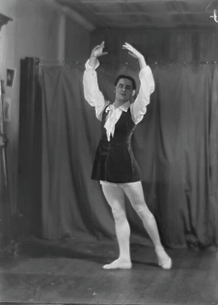 Swiskaya, Countess, male dance partner of, between 1917 and 1929. Creator: Arnold Genthe