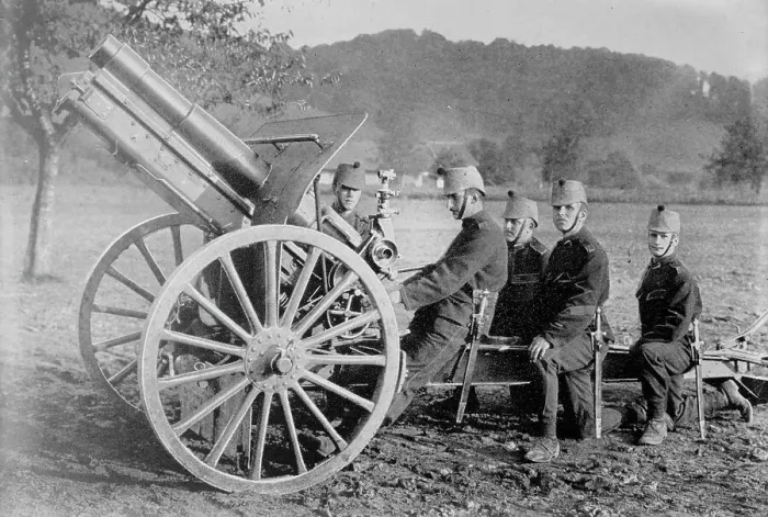 Framed Print : Swiss field Howitzer, between c1915 and c1920. Creator: Bain News Service Framed Print : Swiss field Howitzer, between c1915 and c1920. Creator: Bain News Service