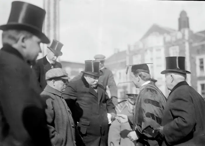 Framed Print : Taft and Dr. Finley, 1912. Creator: Bain News Service Framed Print : Taft and Dr. Finley, 1912. Creator: Bain News Service