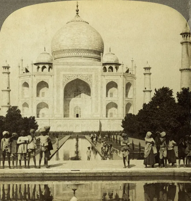 Framed Print : Taj Mahal, Agra, Uttar Pradesh, India. Artist: Underwood & Underwood Framed Print : Taj Mahal, Agra, Uttar Pradesh, India. Artist: Underwood & Underwood
