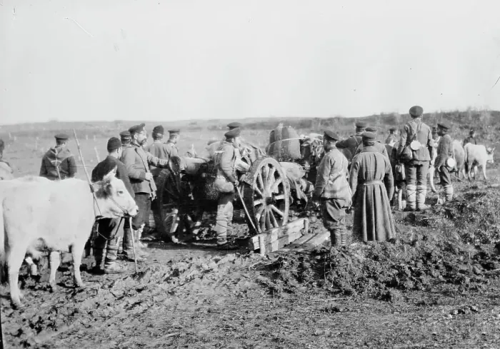 Framed Print : Taking Big Bulgar Guns to Tchataldja #2, between c1910 and c1915. Creator: Bain News Service Framed Print : Taking Big Bulgar Guns to Tchataldja #2, between c1910 and c1915. Creator: Bain News Service