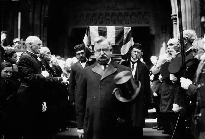 Framed Print : Taking Kearny's body from Trinity Church, between c1910 and c1915. Creator: Bain News Service Framed Print : Taking Kearny's body from Trinity Church, between c1910 and c1915. Creator: Bain News Service