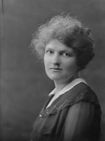Tallman, Miss, portrait photograph, 1916 or 1917. Creator: Arnold Genthe
