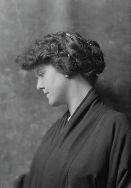 Talmadge, Laurene, Miss, portrait photograph, 1914 Apr. 11. Creator: Arnold Genthe