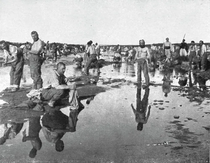 Framed Print : Tandis que;..et d'autres se baignent sous un chaud soleil, dans l'oued Djedi, pres... 1917. Creator: Unknown Framed Print : Tandis que;..et d'autres se baignent sous un chaud soleil, dans l'oued Djedi, pres... 1917. Creator: Unknown