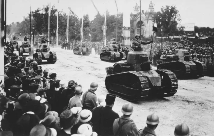 Framed Print : Tanks in the great victory parade, Paris, France, 14 July 1919 Framed Print : Tanks in the great victory parade, Paris, France, 14 July 1919