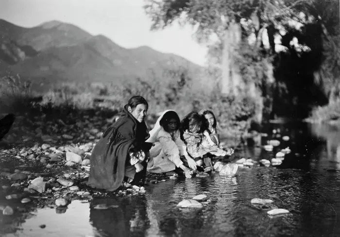 Framed Print : Taos children, c1905. Creator: Edward Sheriff Curtis Framed Print : Taos children, c1905. Creator: Edward Sheriff Curtis