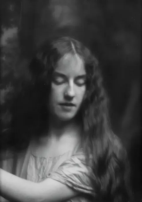 Framed Print : Tarvan, Miss, portrait photograph, 1912 Nov. 22. Creator: Arnold Genthe Framed Print : Tarvan, Miss, portrait photograph, 1912 Nov. 22. Creator: Arnold Genthe