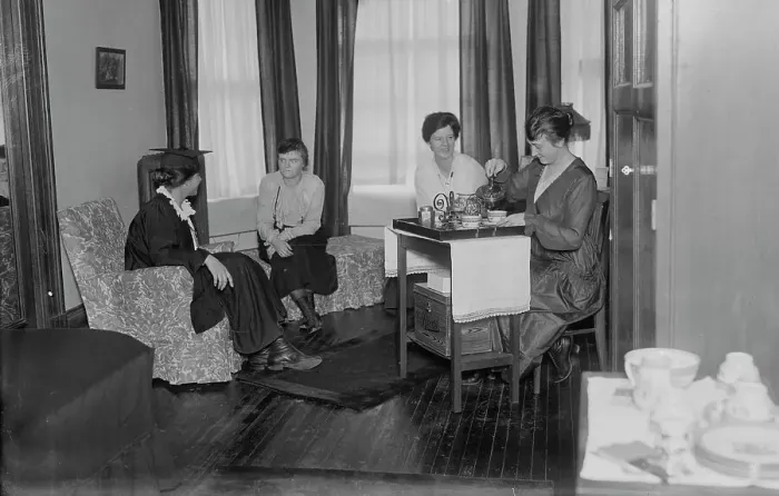 Framed Print : Tea at Barnard, between c1915 and c1920. Creator: Bain News Service Framed Print : Tea at Barnard, between c1915 and c1920. Creator: Bain News Service