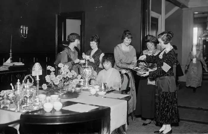 Framed Print : Tea at Hostess House, between c1915 and 1918. Creator: Bain News Service Framed Print : Tea at Hostess House, between c1915 and 1918. Creator: Bain News Service