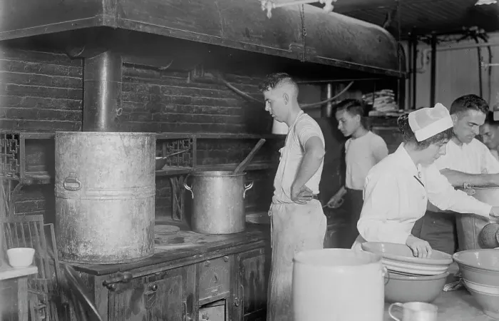 Framed Print : Teaching army cooks, Pratt Institute, 1917. Creator: Bain News Service Framed Print : Teaching army cooks, Pratt Institute, 1917. Creator: Bain News Service
