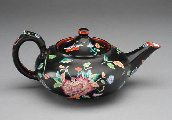 Teapot, Longport, c. 1800. Creator: Davenport Pottery and Porcelain Factories