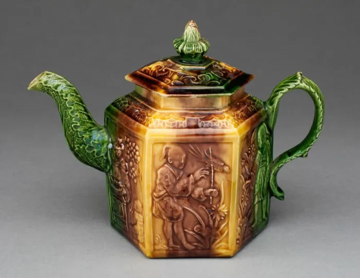 Framed Print : Teapot, Staffordshire, 1750 / 70. Creator: Staffordshire Potteries Framed Print : Teapot, Staffordshire, 1750 / 70. Creator: Staffordshire Potteries