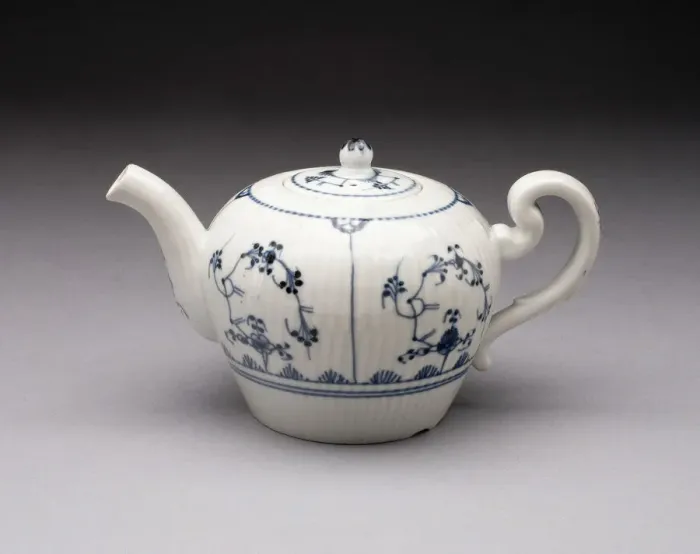 Framed Print : Teapot, Weesp, 1761 / 64. Creator: Weesp Porcelain Factory Framed Print : Teapot, Weesp, 1761 / 64. Creator: Weesp Porcelain Factory