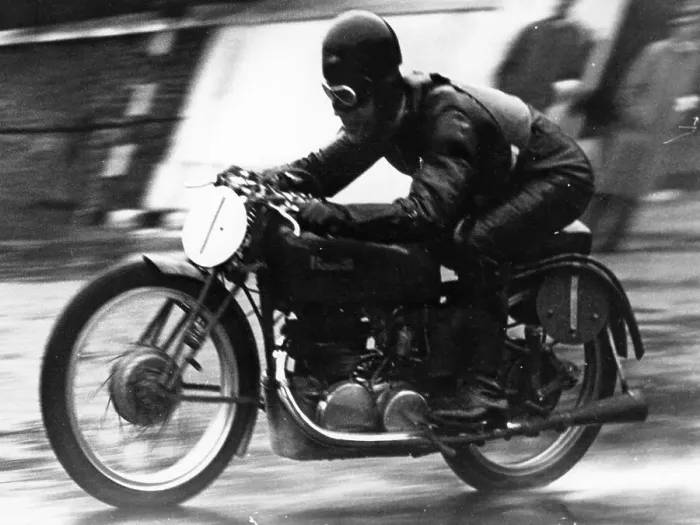 Framed Print : Ted Mellors winning the Lightweight TT Isle of Man race, on a 1939 Benelli, 1939 Framed Print : Ted Mellors winning the Lightweight TT Isle of Man race, on a 1939 Benelli, 1939