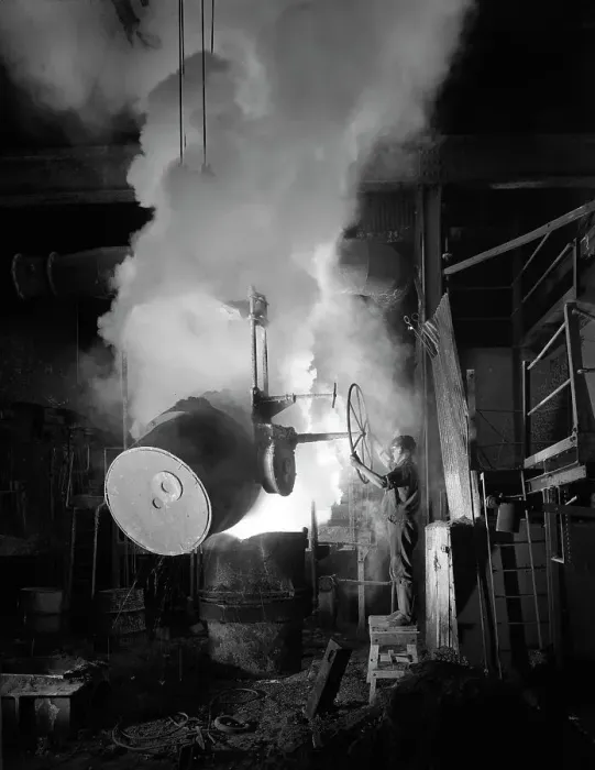 Framed Print : Teeming (pouring) molten iron at Edgar Allens steel foundry, Sheffield, South Yorkshire, 1964
