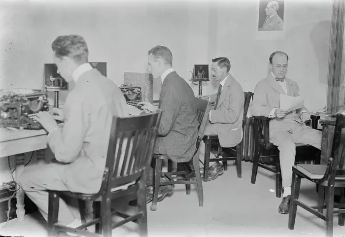 Framed Print : Telegraph Room, Dem. Nat Comm'ee, between c1915 and c1920. Creator: Bain News Service Framed Print : Telegraph Room, Dem. Nat Comm'ee, between c1915 and c1920. Creator: Bain News Service