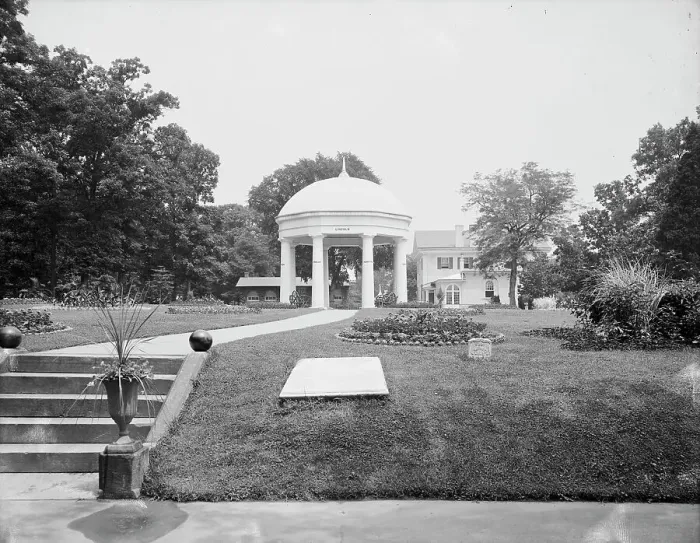 Framed Print : Temple of Fame and the mansion [Arlington House], Arlington, Va. c1903. Creator: Unknown