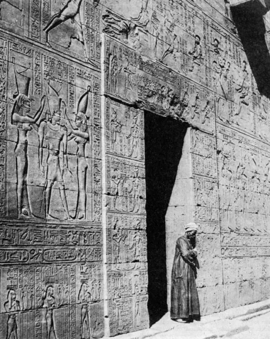 Framed Print : Temple of Horus, Edfou, Egypt, 1935 Framed Print : Temple of Horus, Edfou, Egypt, 1935