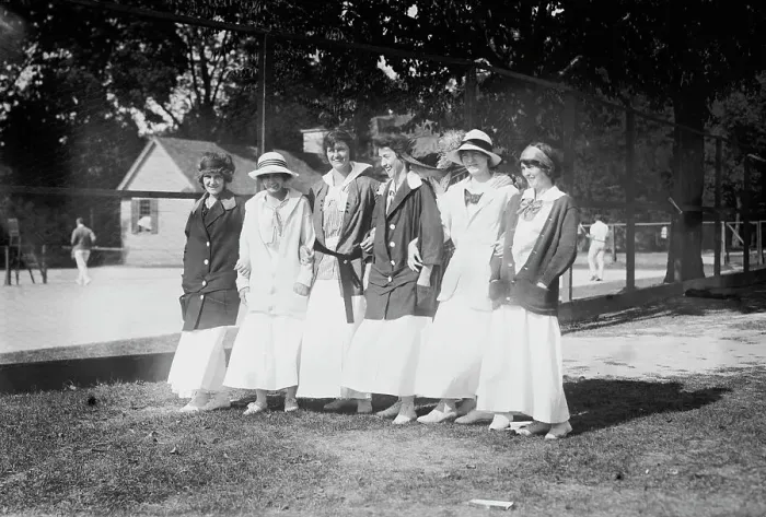 Framed Print : At tennis tournament, Morristown - Misses Hamilton, Crag, Stephens, Hamilton, [Gertrude] Della Torre Creator: Bain News Service