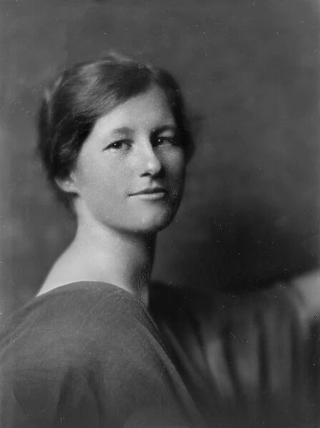 Tenny, Miss, portrait photograph, 1917 Sept. 11. Creator: Arnold Genthe