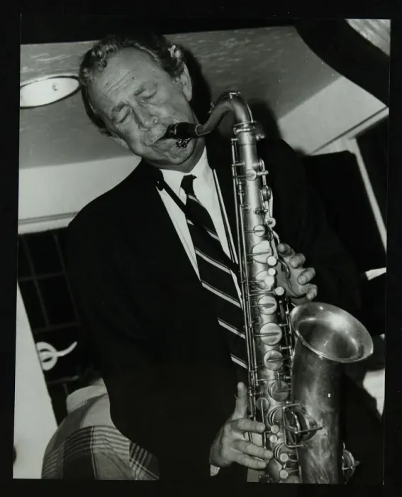 Framed Print : Tenor saxophonist Spike Robinson playing at The Bell, Codicote, Hertfordshire, 11 September 1986 Framed Print : Tenor saxophonist Spike Robinson playing at The Bell, Codicote, Hertfordshire, 11 September 1986