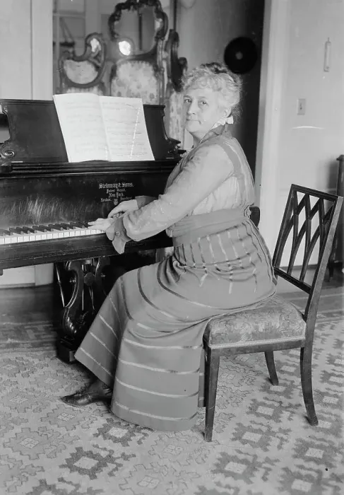 Framed Print : Teresa Carreno, between c1915 and 1917. Creator: Bain News Service Framed Print : Teresa Carreno, between c1915 and 1917. Creator: Bain News Service