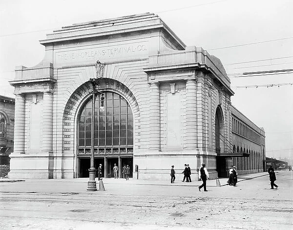 Terminal station, New Orleans, La. between 1910 and 1920. Creator: Unknown