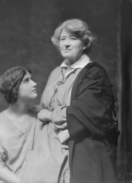Terry, Ellen, Miss, and Anna Duncan, portrait photograph, 1915. Creator: Arnold Genthe
