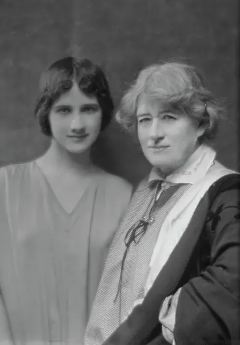 Framed Print : Terry, Ellen, Miss, and Anna Duncan, portrait photograph, 1915. Creator: Arnold Genthe Framed Print : Terry, Ellen, Miss, and Anna Duncan, portrait photograph, 1915. Creator: Arnold Genthe