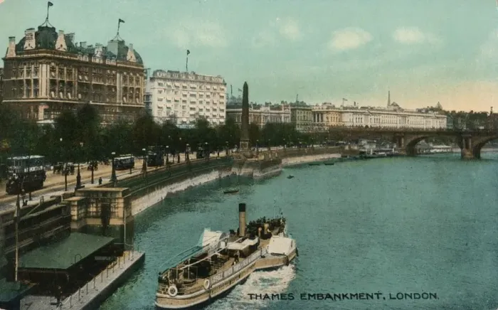 Framed Print : Thames Embankment, London, c1910 Framed Print : Thames Embankment, London, c1910